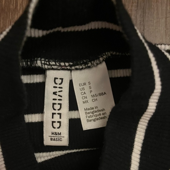 Black and White Striped H&M Turtleneck - Picture 3 of 3